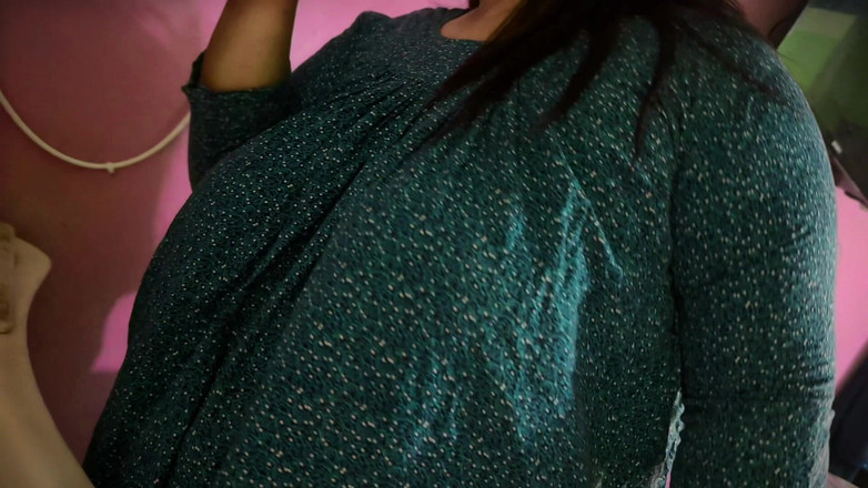 Your Boy's Cum: Mamă sexy bhabhi musulmană este futută anal de Debar când...