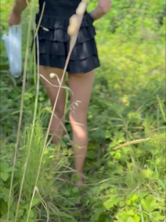 Walking Alone Without Clothes (Sonya pretty)