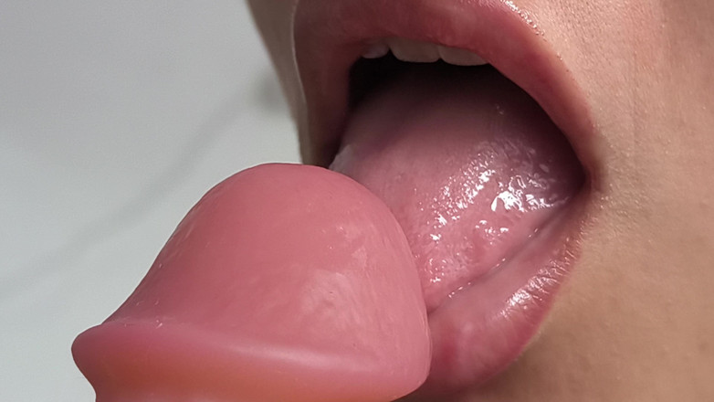 AbbyandSamanta: dreglar och suger läppar (låter väldigt nära) ASMR