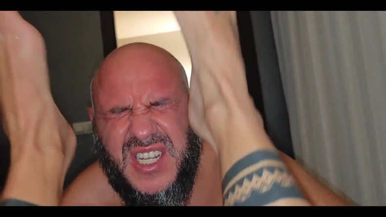 Danaxmuscles: Foot job a hardcore foot fetiš