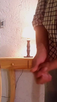 Ela Descobre Seu Padrasto Se Masturbando E Decide Ajudá-lo
