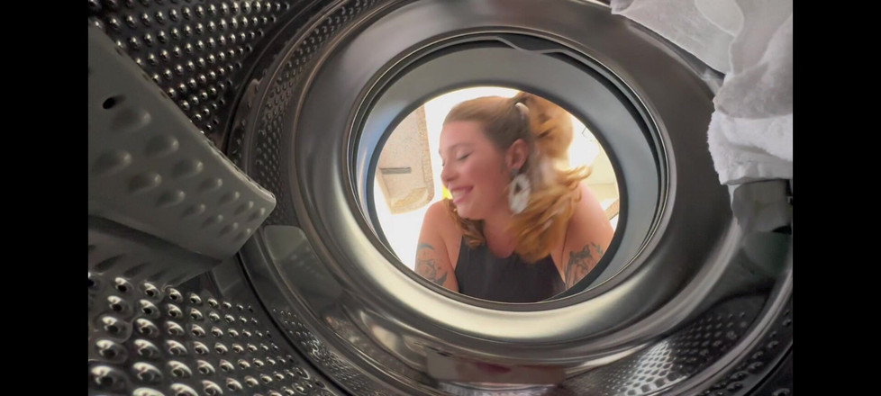 ep3kofficial: Destroying Her Pussy While She Was in the Washing Machine