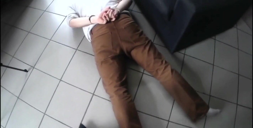 Nini Divine: Sesso anale per una poliziotta MILF che succhia e si...