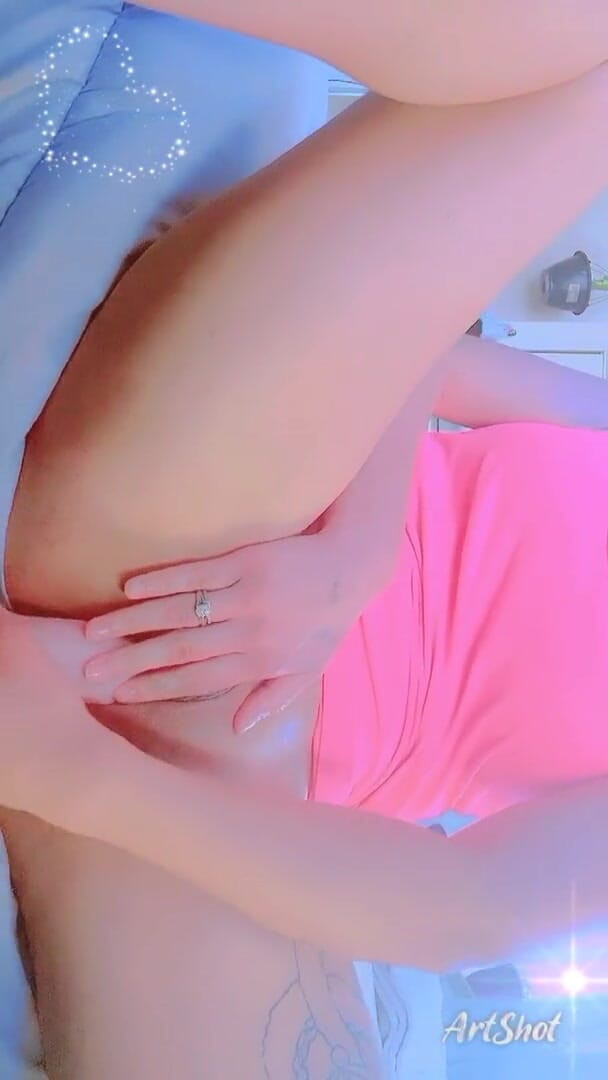 JasmineSkyy: milf(चोदने लायक मम्मी) कांपते हुए चरमसुख के लिए खुद को चोदती है!
