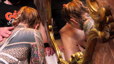 GGG John Thompson Studio: Ggg John Thompson pissar i munnen