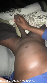 Larga sesión de paja acariciando mi gran polla negra