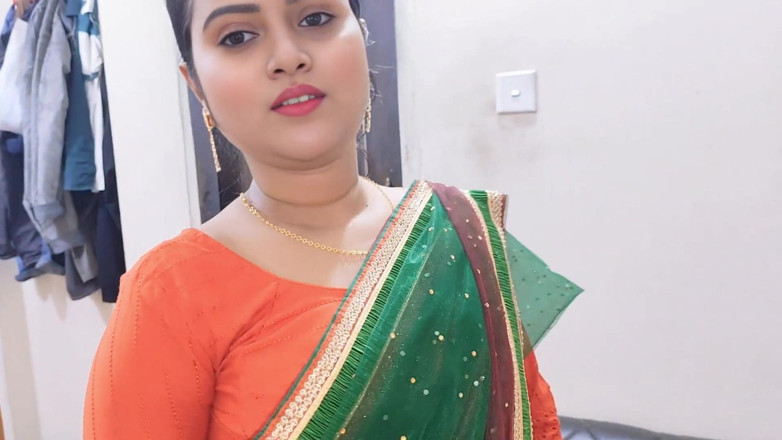 Your-Eshita: Une belle bhabhi desi sexy se masturbe en vidéo.