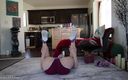 Aurora Willows large labia: Seksi ateşli orta yaşlı seksi kadın yoga yapıyor