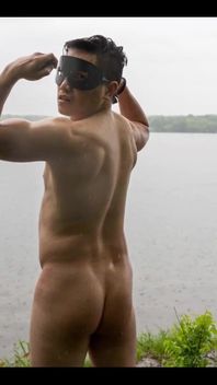 Flex on Lake in the Rain, Ass Pix