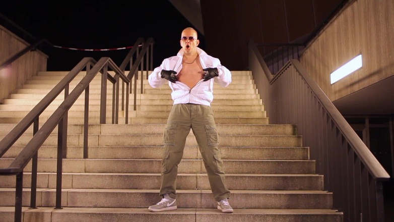 GERMANE_XL: White alpha hunk Berlin 9