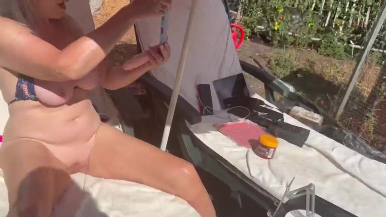 British Cougar: Doing Cam Show in My Garden, Fucking Myself