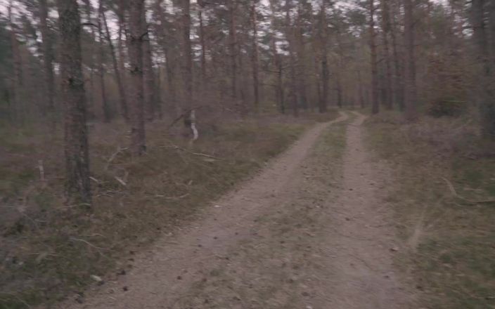 Petite Asian hefburg: Zabawa w chowanego azjatyckiej armii bimbo polowanie BBC