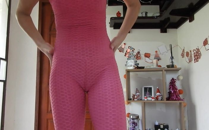 MissAnja_FH: Pembe tulumlu seksi ve süper terli