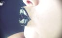 Goddess Misha Goldy: Kusjes van zwarte glanzende lippen asmr Joi