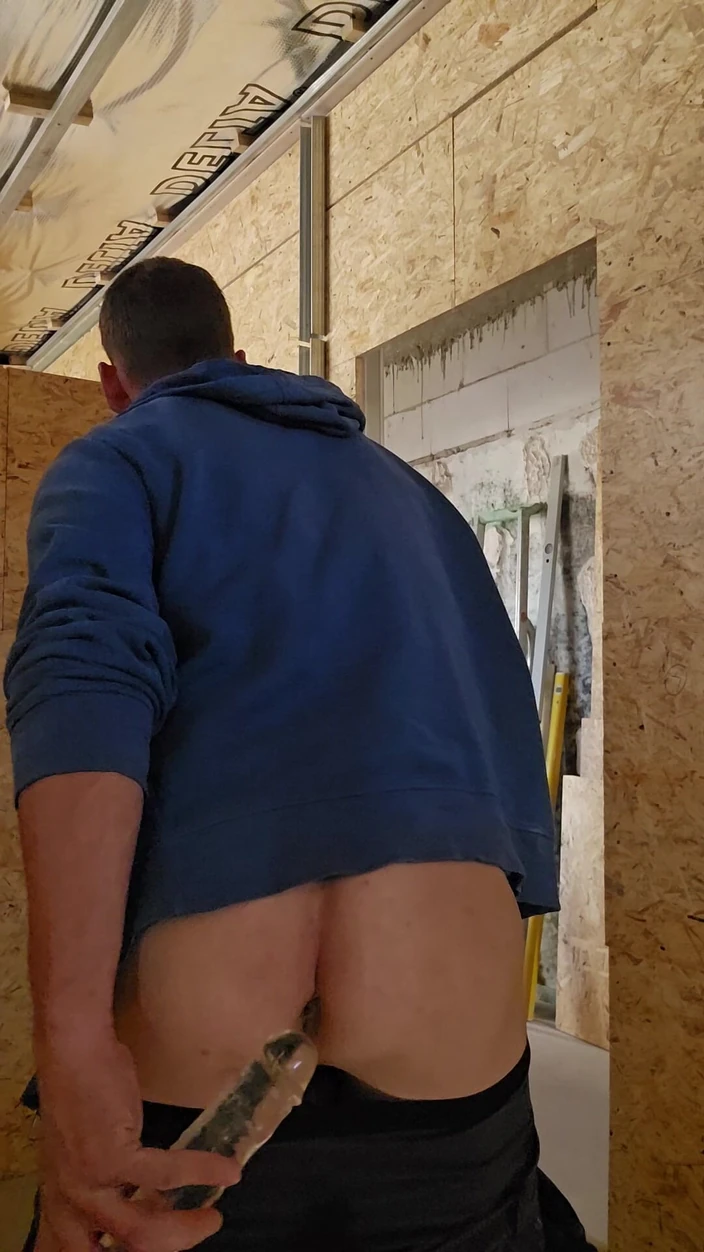 Chris_snoopy_91: A Hot Day on the Construction Site Part 1/9 Fingering, Blowing...