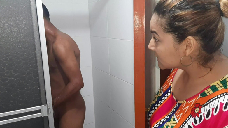 Samara and Javier: Berkongkek selepas mandi yang menyejukkan