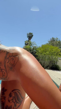 Golpeando a la tetona y sexy Tori Brooks en primer plano