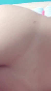 음란한 여자친구가 열렬히 섹스한다