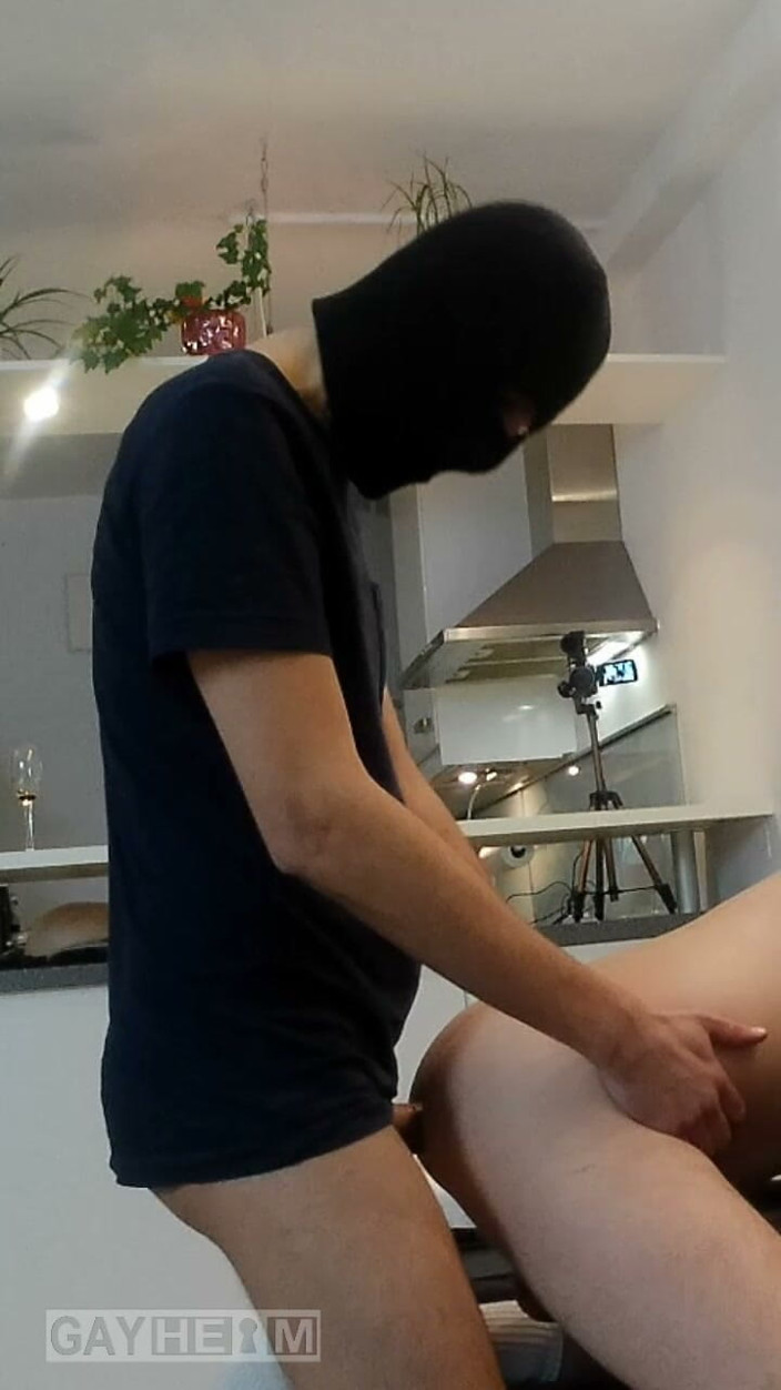 GAYheim: Anon Hookup - Squeezed in Between Shoots Literally