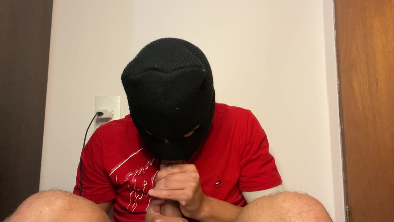 Greedy truck: Zeer hete man besluit zijn eigen lul te zuigen en...