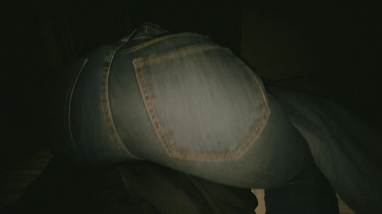 Secret Latina: POV: ขี่ตูดใหญ่ในกางเกงยีนส์แน่น - เสื้อผ้าบน