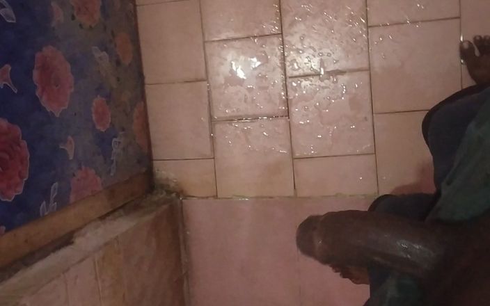 Tamil 10 inches BBC: Tamil đi tiểu và chăm sóc cu