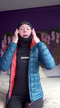 Kejutan Wetsuit Reveal untuk mengganggu teman lelaki saya