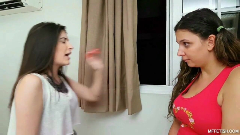 Sapphic Latinas: La dea brasiliana pandora e i suoi piedi divini completamente...