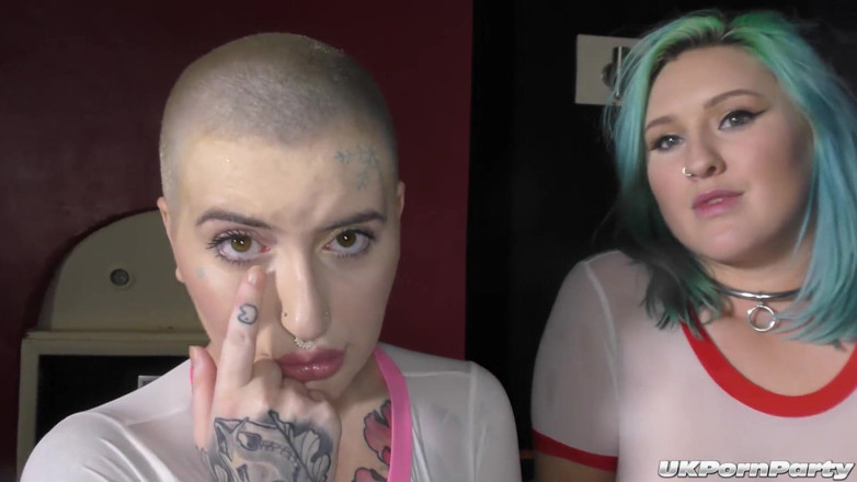 100% Amateur Gangbang and Bukkake from the UK!: Gangbang šukání a výstřik na obličej pro krásnou Ruby a Pixie