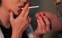 Aqua Pola: Twee sigaretten roken en voorhuid pijpen met sperma in de...