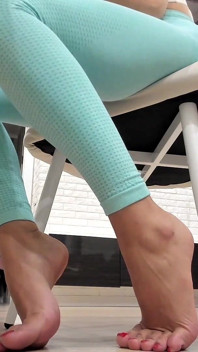 Nackte füße verehren in leggings - live-stream