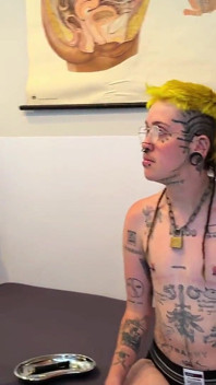 Ragazzo trans ottiene controllo clinica infermiera dominazione femminile