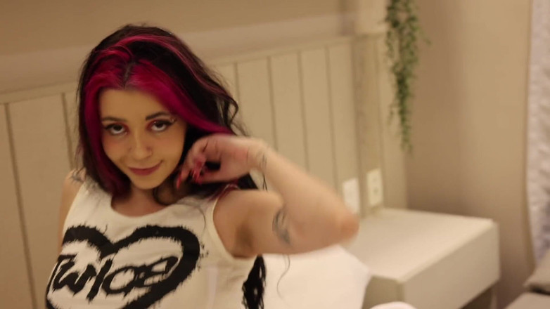 FlirtynDirty: 你一周都见过的最好的奶子！莱利的 vanilla milkshake 把一个男孩带到了院子里