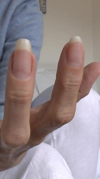 Eleganti mani estive e unghie lunghe, presentati da lady victoria valente
