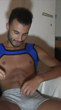 Bucurați-vă de acest amator porno francez uimitor fără prezervativ cu tipi atât de sexy