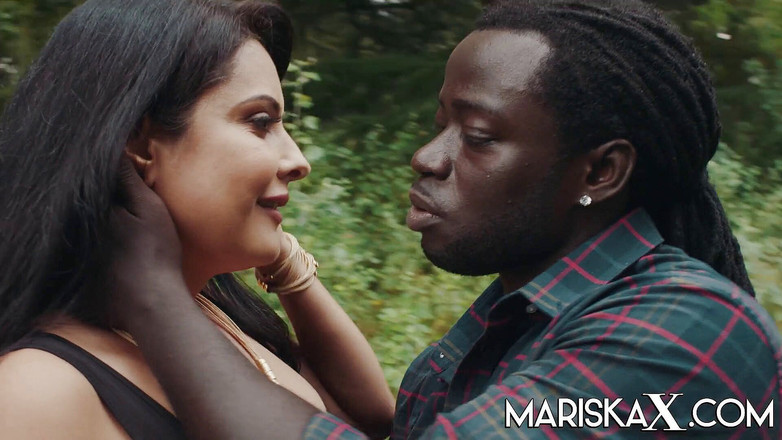 Mariska x: Mariska在户外被大黑屌干