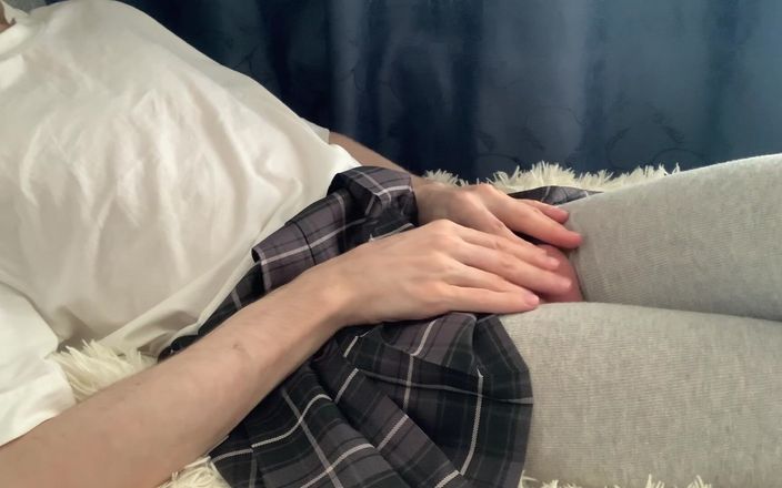 BOBRIKGAY: Femboy inliyor ve tatlı bir şekilde boşalıyor