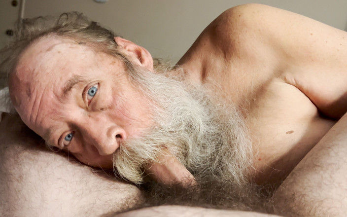 FuzzyBeardBoy: Papa Bear Sucks and Worships Hairy Cub Cock