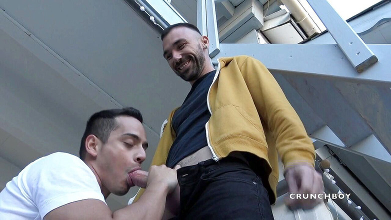 My first time with a boy: Jimy follando un sexy twink heterosexual al aire libre