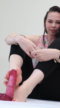 Dildo voetenbeurt aftellen