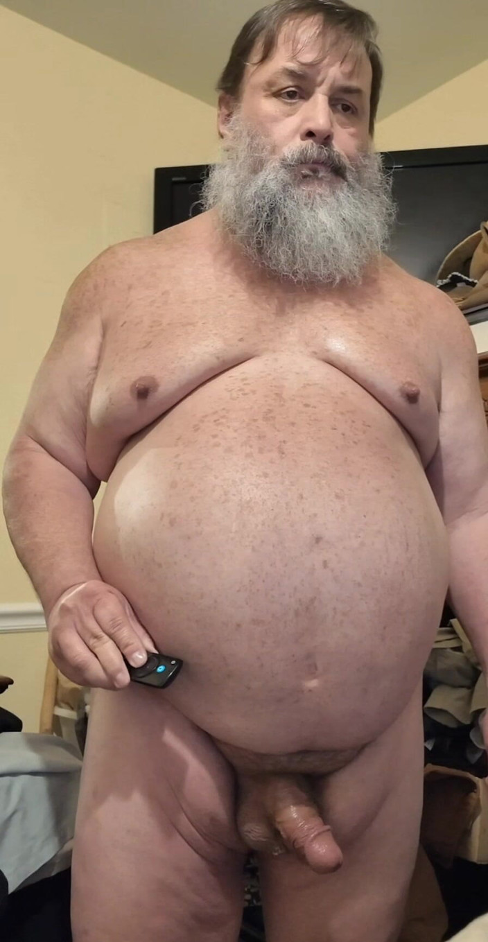 GeneWadexxx: 큰 수염 새아빠가 짐을 물로 날려버린다