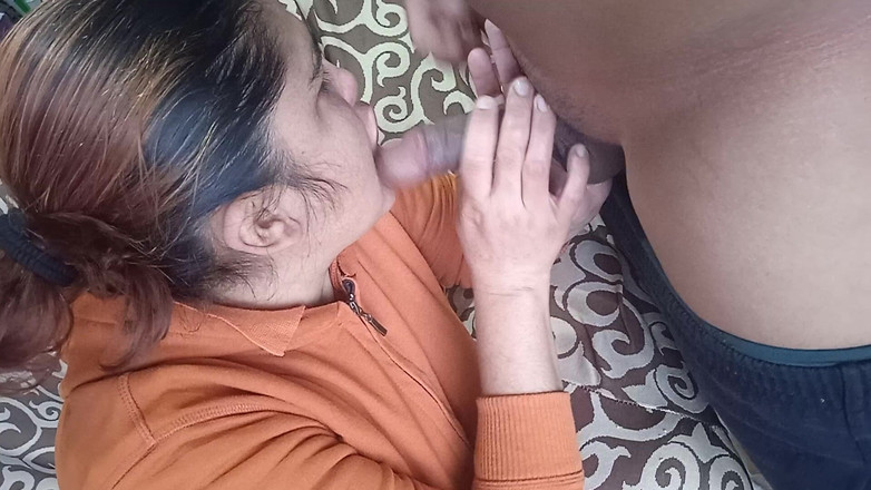 E-Alfa: タクシー運転手のチンポをしゃぶる