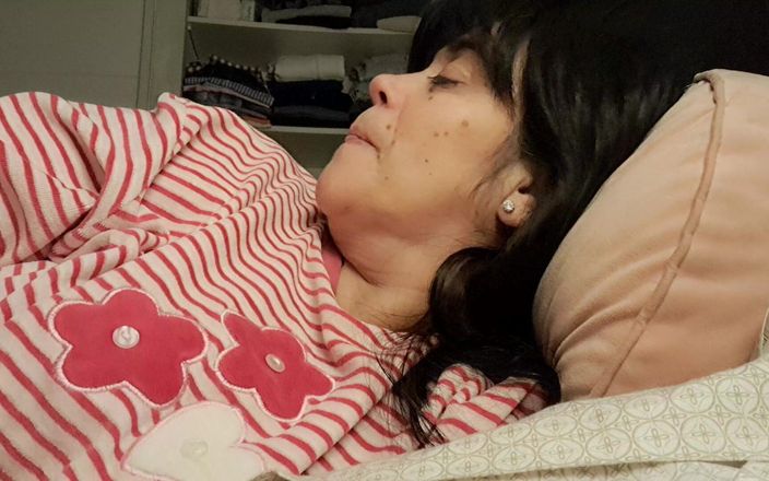Mommy big hairy pussy: I sängen med en ung älskare känner jag det hårt