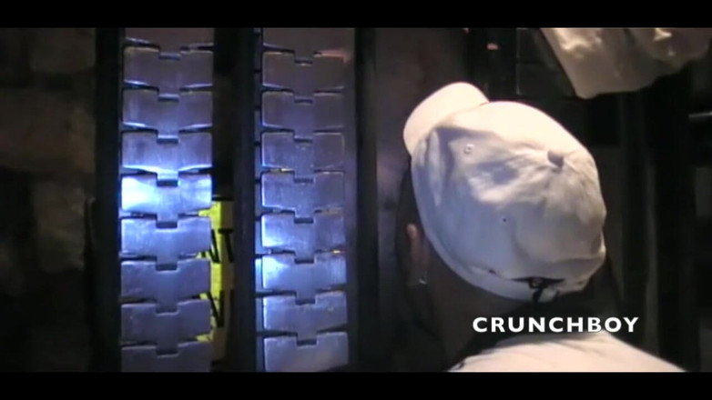 Raw French Bad boys: 在寻欢洞里吮吸直鸡巴