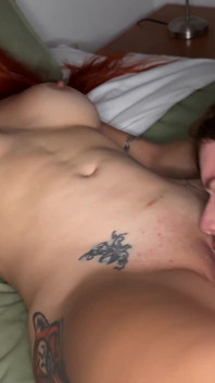 Coppia vuole un ménage a trois con una rossa robusta