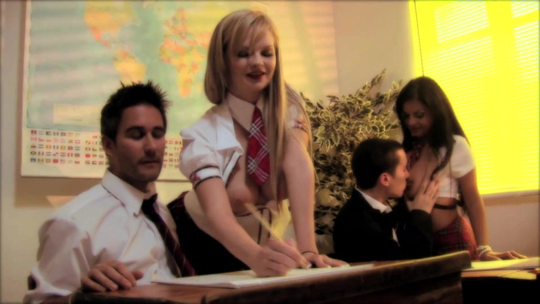 Casting GIRLS AND FIRST PORNO: Swingerparade - bare stanon aur sunahre baalon vaali ki kaale aadmi...