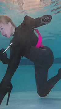 Podvodní neoprén Dominatrix Tease v podpatcích
