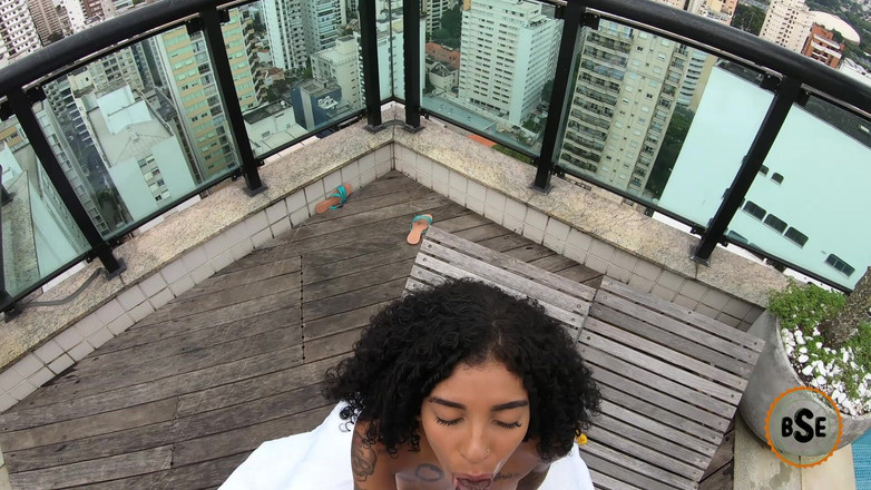 Blackstar xxx: La piccola baddie brasiliana viene sbattuta nel culo sul balcone...