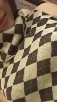 Istri Asia yang penuh gairah dicrot di dada pacarnya