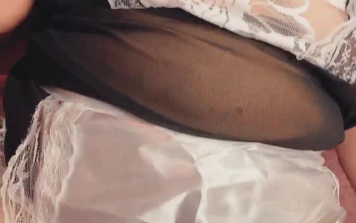 Bunny Hustler: Seksowna pokojówka zostaje zerżnięta przez obie dziury - cipkę i anal